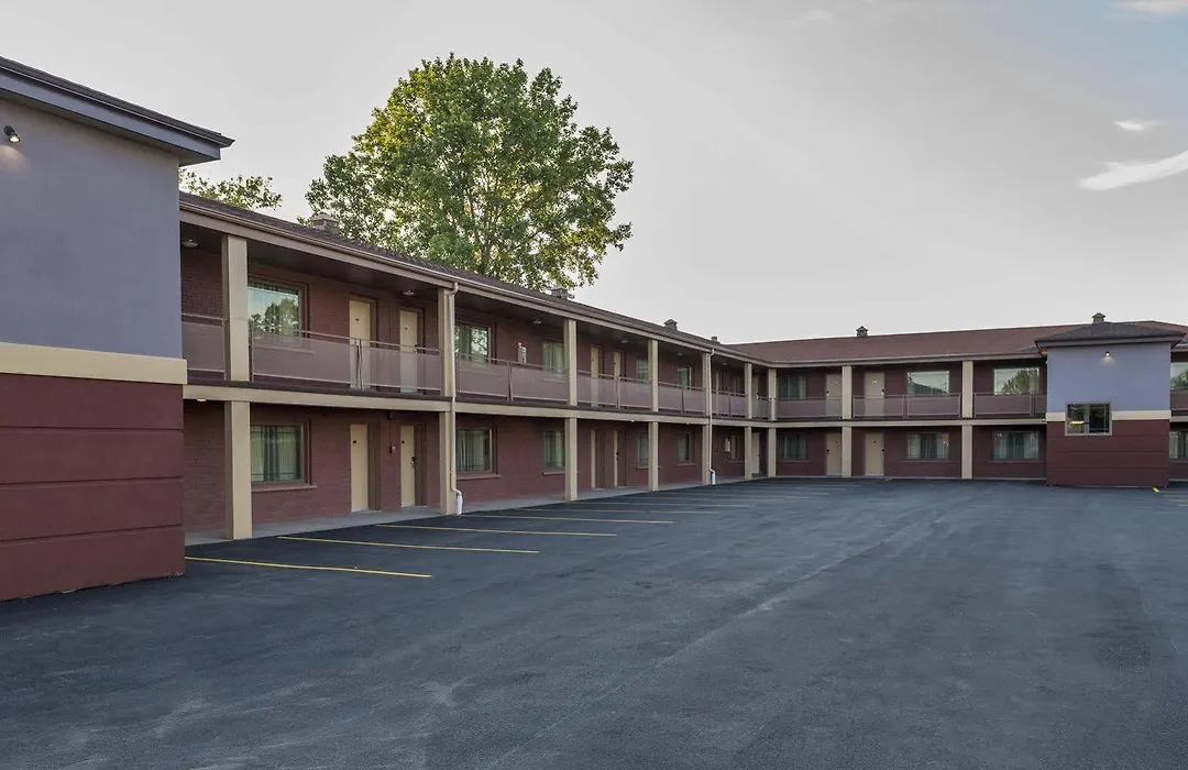 Aarya Hotel By Niagara Fashion Outlets-1